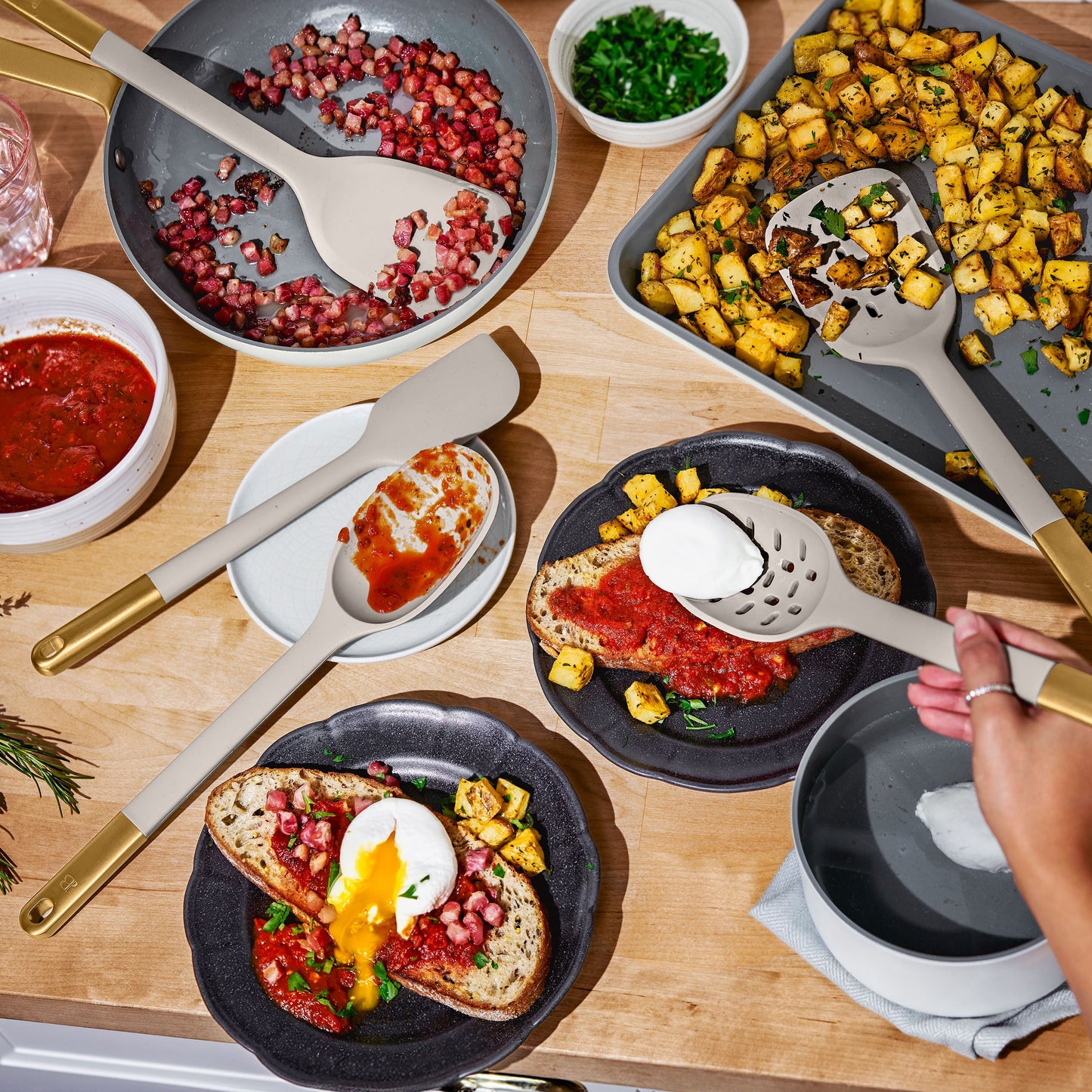 6-Piece Silicone Kitchen Utensil Tool Set with Rotating Rack by Drew Barrymore, Porcini Taupe