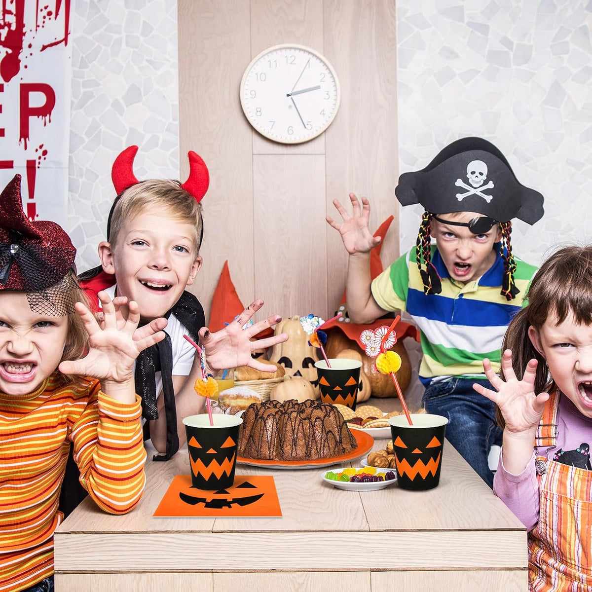 72-piece Halloween disposable tableware set serving 24 guests