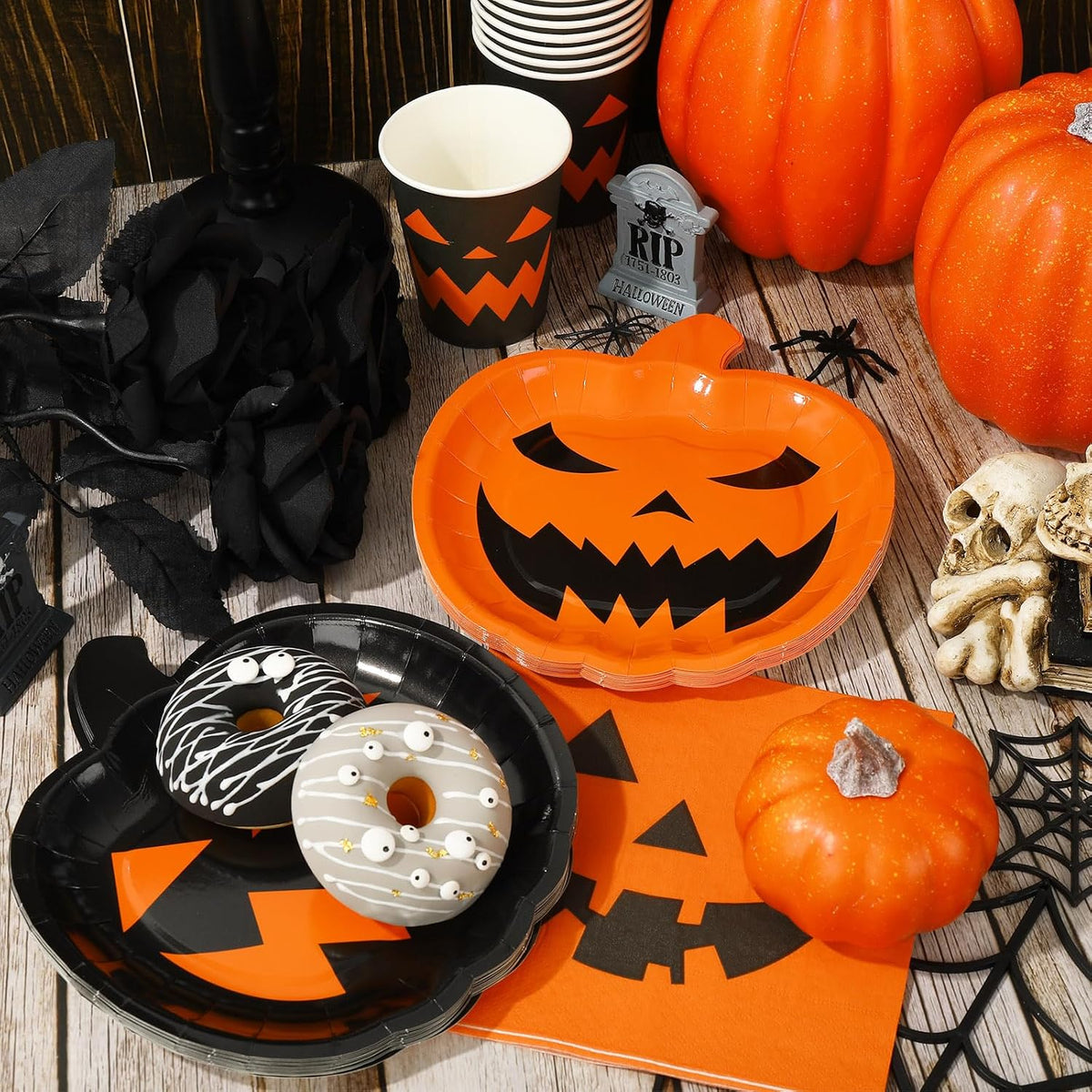 Pumpkin themed Halloween napkins with orange and black party design
