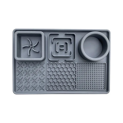 Bite-resistant silicone lick mat