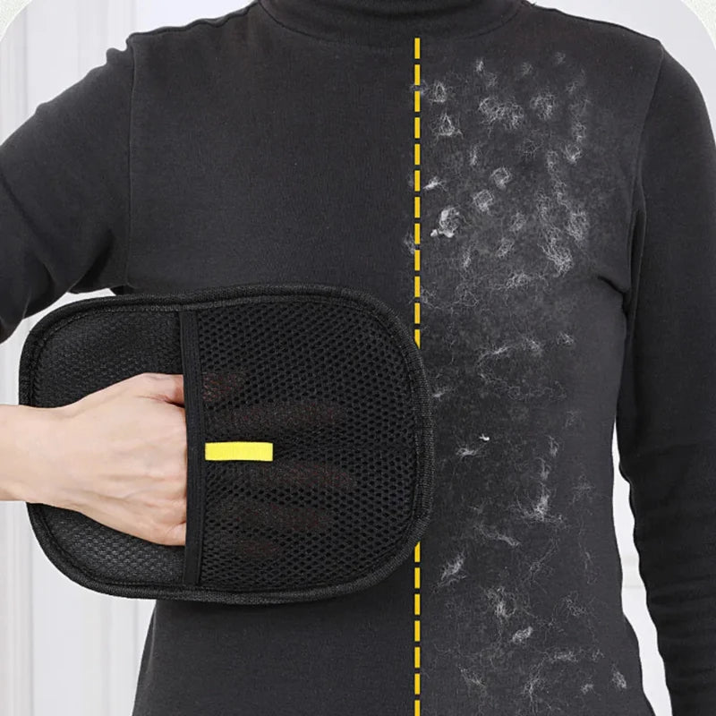 Dog grooming mitt for everyday coat care