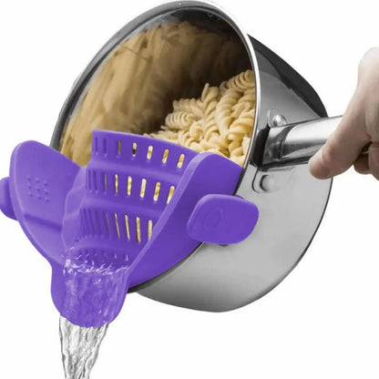 Black clip-on pot strainer